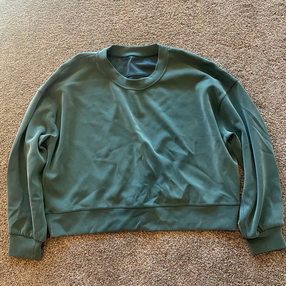 Lululemon women’s L Green Crewneck Sweatshirt crop